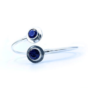 Χειροποίητο ασημένιο βραχιόλι με Μπλε Ζαφείρι (στρογγυλο – ταγέ) eGAIA.gr