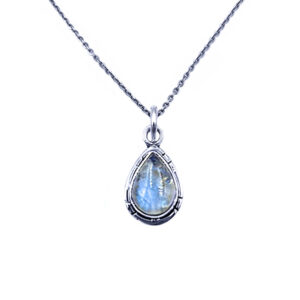 Χειροποίητο μενταγιόν Φεγγαρόπετρα (Moonstone) δάκρυ-καπουσόν σε ασήμι 925° eGAIA