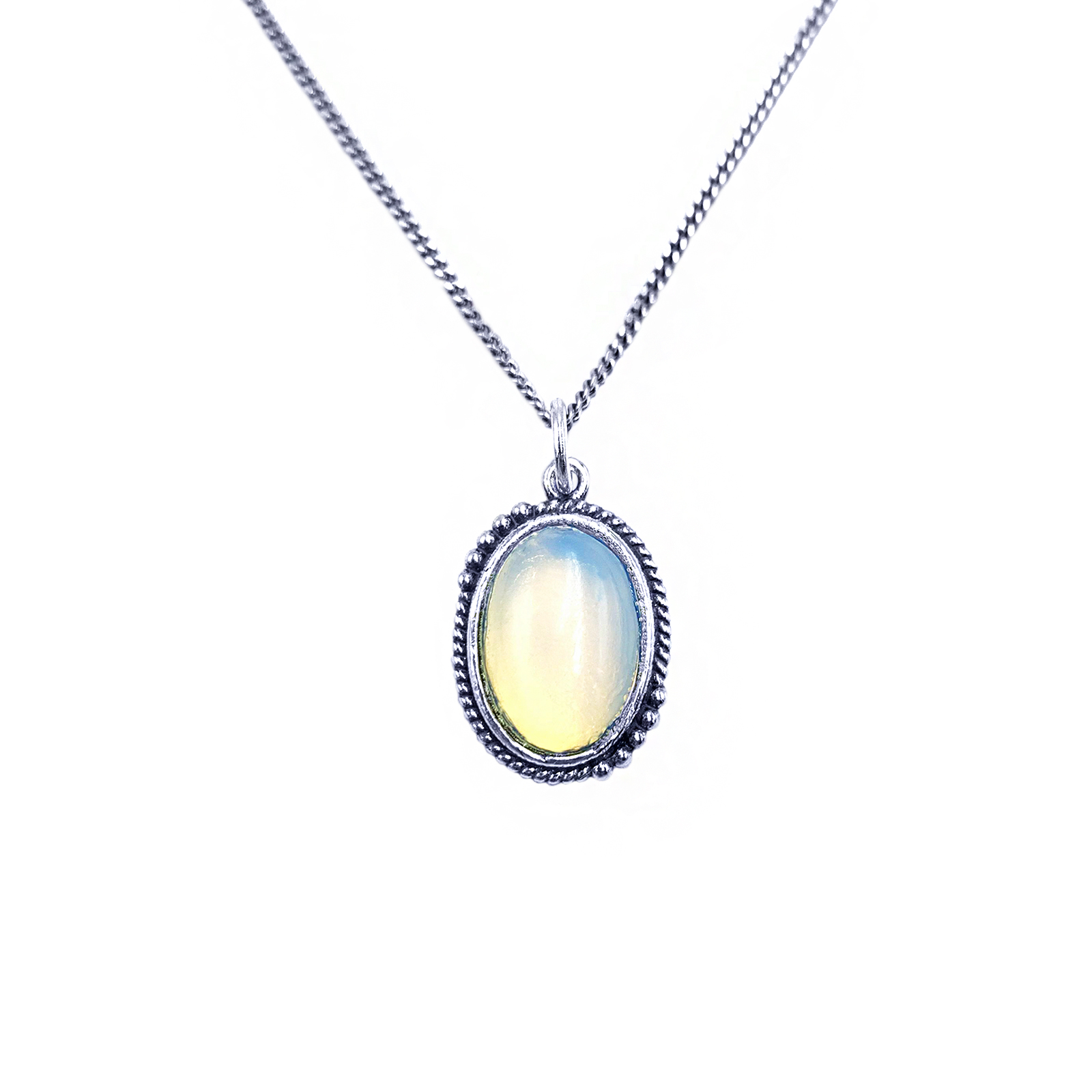 Χειροποίητο μενταγιόν Φεγγαρόπετρα (Moonstone) οβάλ-καπουσόν σε ασήμι 925° eGAIA