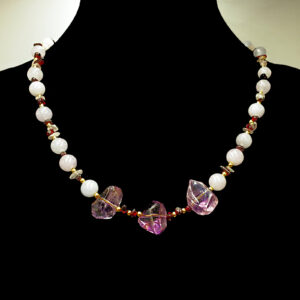 Χειροποίητο κολιέ Αμέθυστος - Λευκός Χαλαζίας - Γρανάτης eGAIA