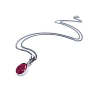 Χειροποίητο ασημένιο μενταγιόν με Ρουμπίνι (οβάλ – ταγέ) eGAIA