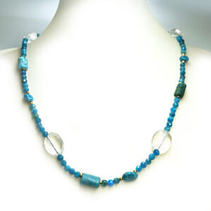 Χειροποίητο κολιέ Μπλε Απατίτης και Λευκός Χαλαζίας eGAIA