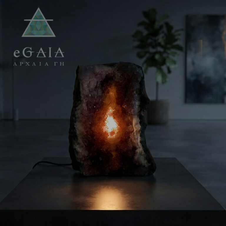 Χειροποίητο φωτιστικό ακατέργαστος Αμέθυστος – Ο λίθος της ηρεμίας και της πίστης